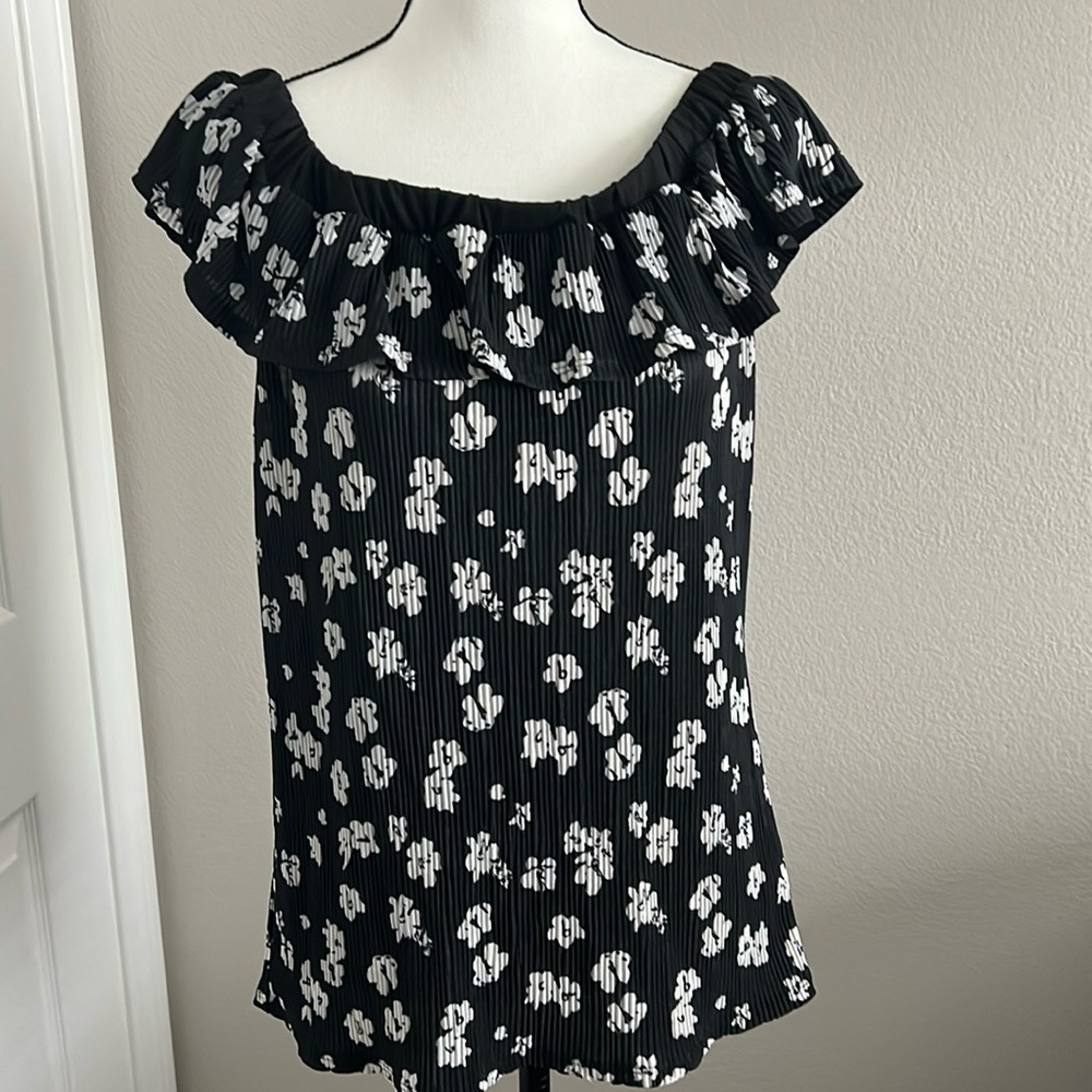 Black & White Ribbed Top
